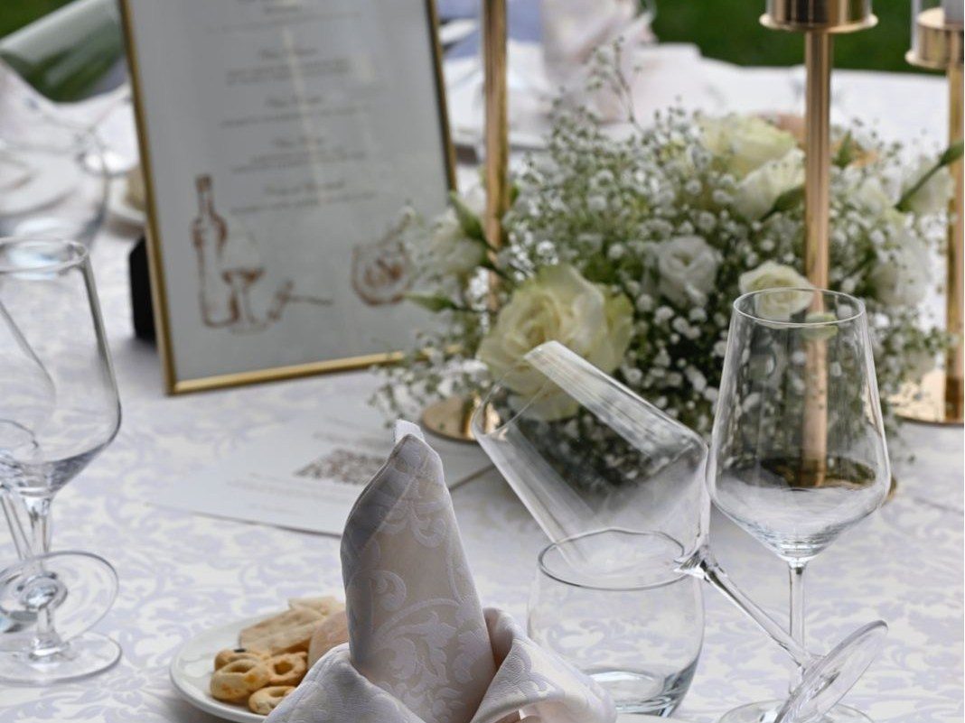 Tavola apparecchiata per un matrimonio VisitLoggia